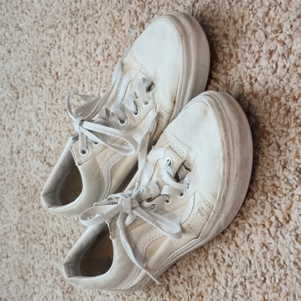 white vans old skool shoes